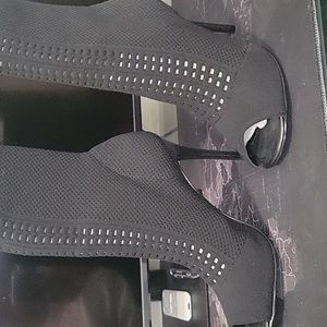Charles David Black stretch knit booties
